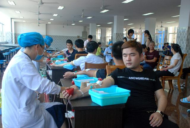 Volunteer Blood Donation Vehicles Drove into Our Company, Vo